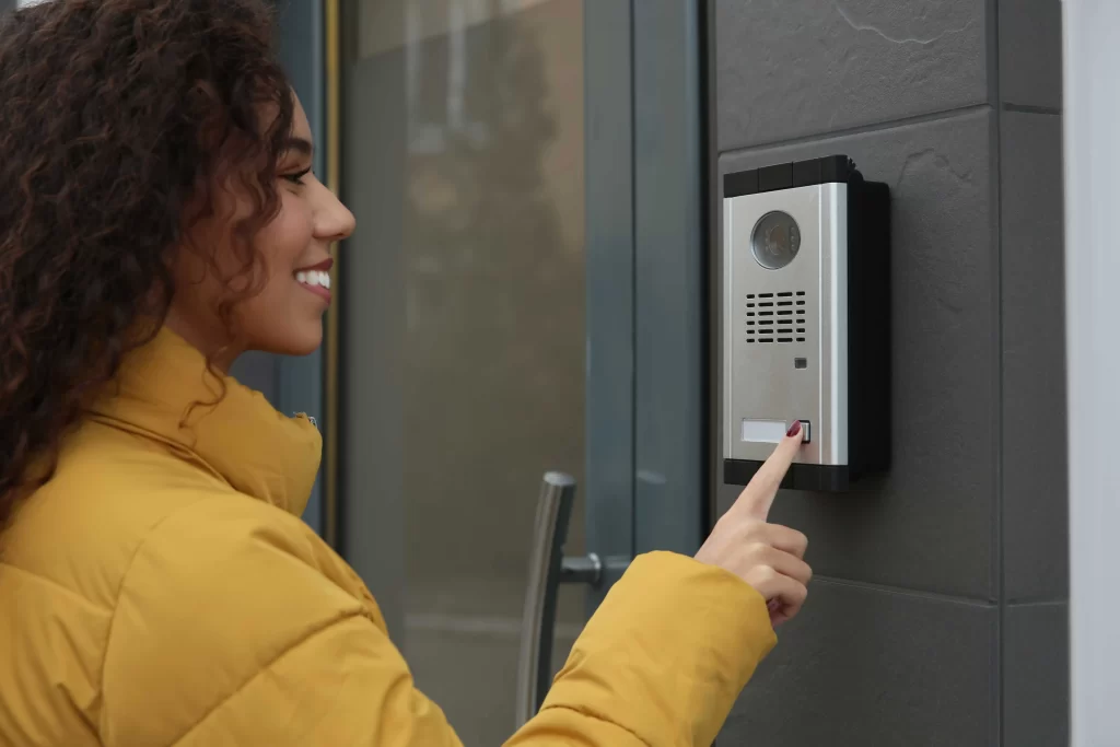 Gebruiksvriendelijke intercomsystemen voor bewoners en bedrijven: Gemak en veiligheid gecombineerd 4 651f6ae477fc8afd70dbe41f gedzah intercomms 02