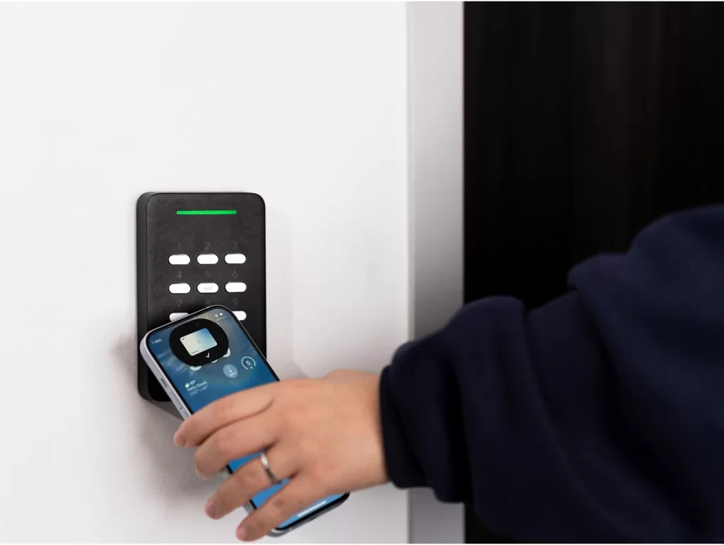 Tap to enter with mobile NFC mobiele toegangscontrole